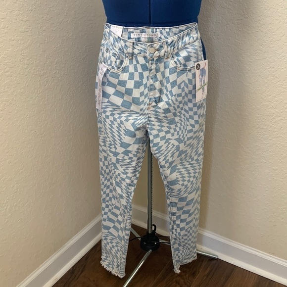 Tinseltown Denim - Juniors' Frayed-Hem Mom Jeans